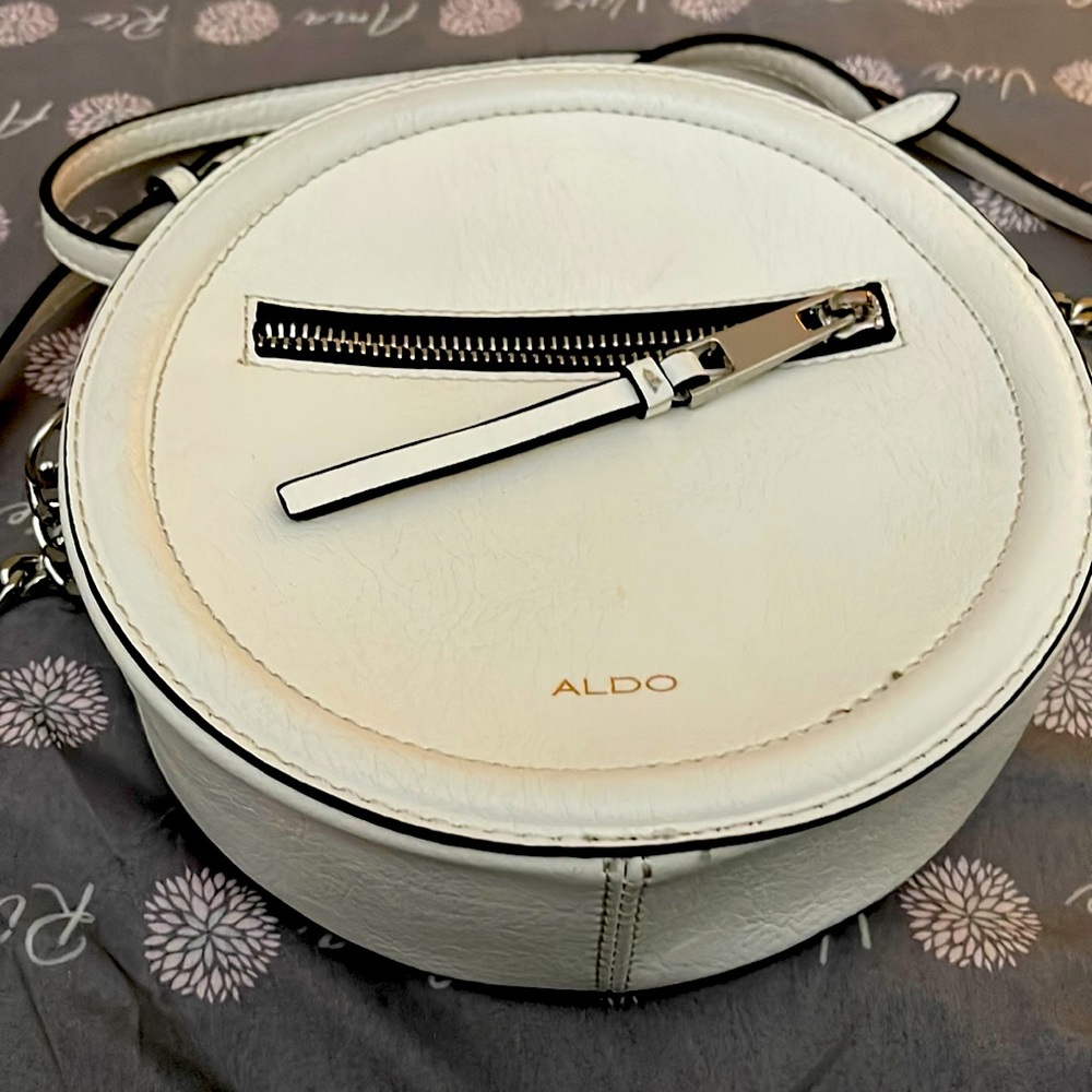 Women cross body white purse gorgeous Fancy Purse, silver zippers